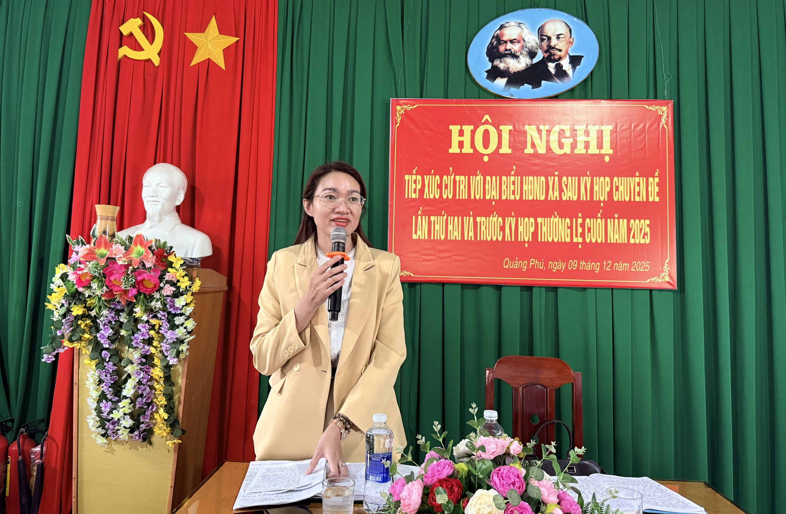 Đồng chí Nay H’Lan – Phó Bí thư Thường trực Đảng ủy, Chủ tịch HĐND xã tiếp xúc cử tri các thôn 8, Cư H’lâm, Toàn Thắng, Quyết Thắng, Tân Tiến, thôn 4, An Bình, buôn Pôk A, Pôk B, Ea Mắp, Lang và Ea Sút